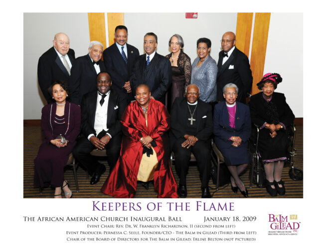 Inaugural-Keepers-of-the-Flame-Honorees-with-Producer-Pernessa-Seele-and-Event-Chair-Rev-Dr-W-Franklyn-Richardson